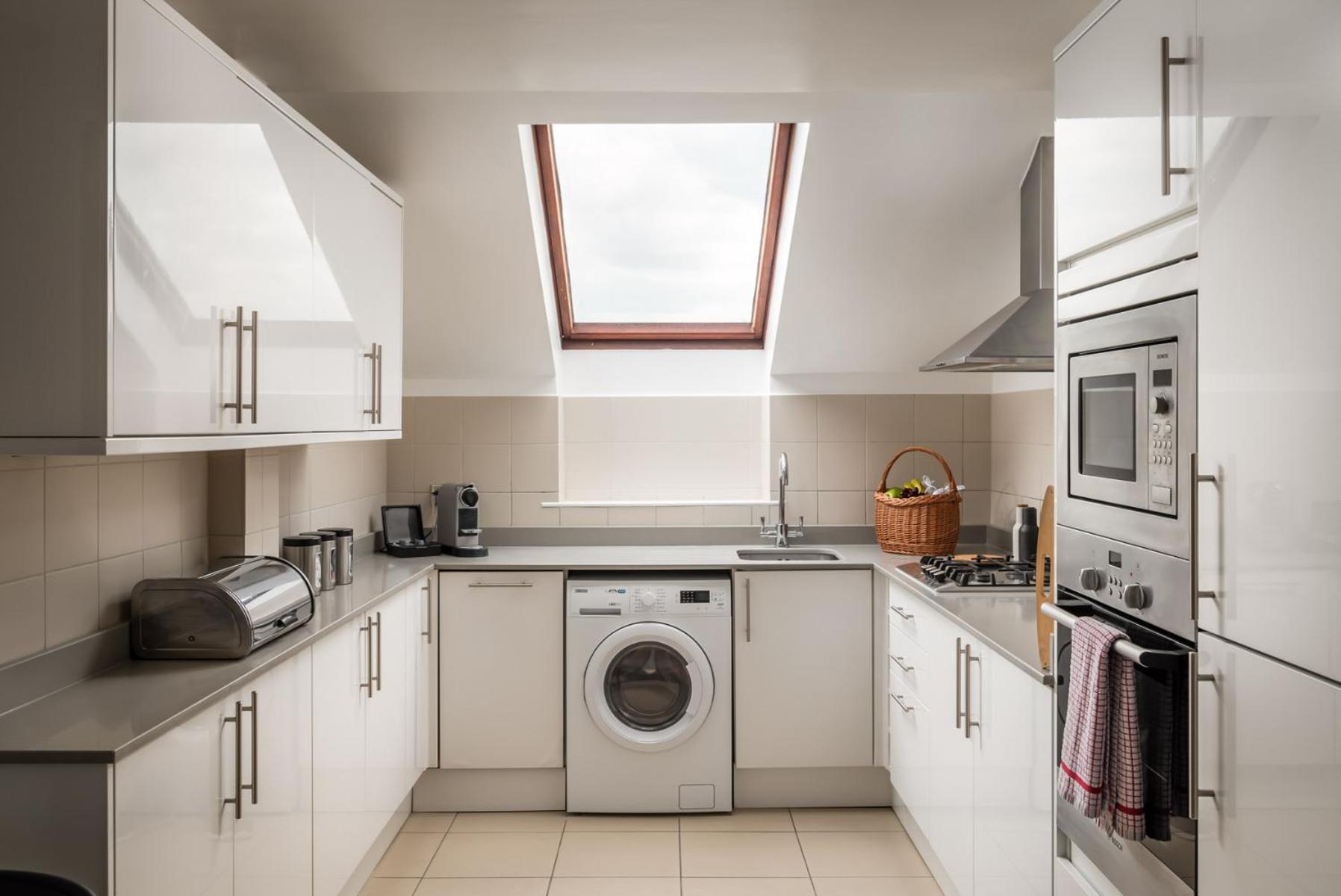 Monarch House - Serviced Apartments - Kensington 런던 외부 사진